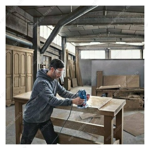 Фрезер Bosch GOF 130 (06016B7000)