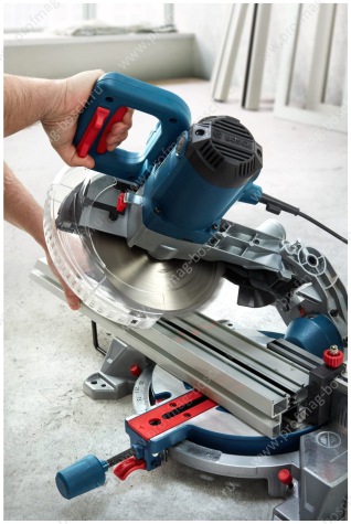 Торцовочная пила Bosch GCM 216